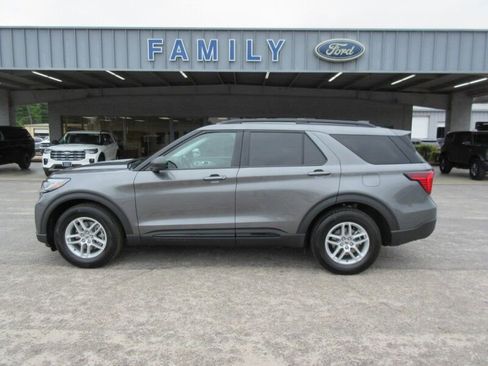 New 2026 Ford Explorer Active RWD image 2