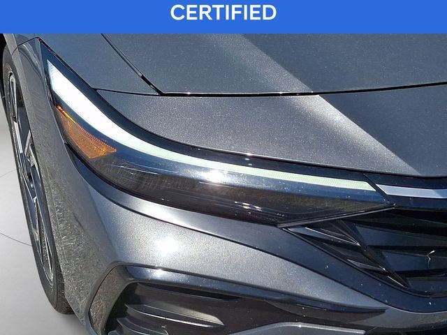 Certified 2025 Hyundai Elantra SEL FWD image 8
