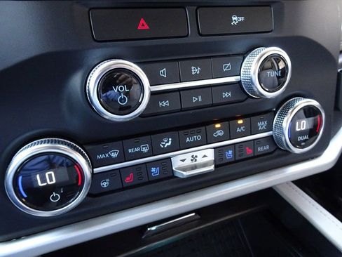 Used 2023 Ford Expedition Limited image 17