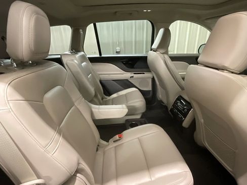 Used 2023 Lincoln Aviator 2WD w/ Premium Package image 14
