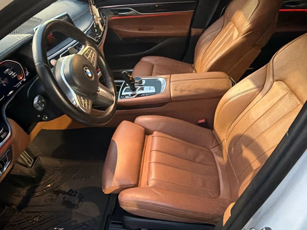 Used 2022 BMW 740i w/ M Sport Package RWD image 7