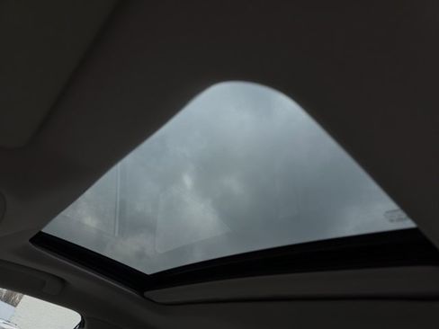 Used 2022 Nissan Rogue Sport SL w/ Premium Package image 2