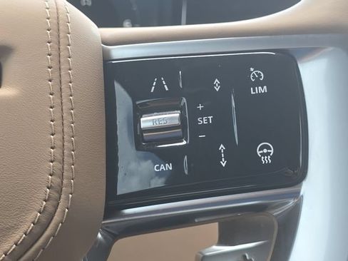 Certified 2025 Land Rover Range Rover SE AWD/4WD image 16
