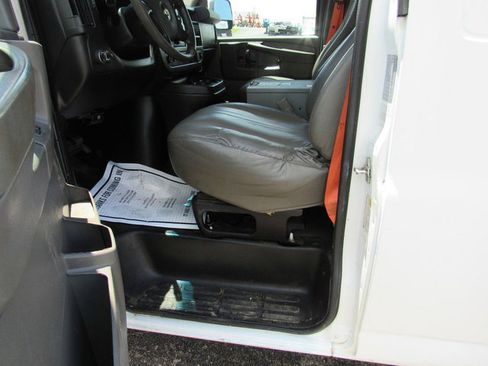 Used 2015 Chevrolet Express 2500 RWD image 28