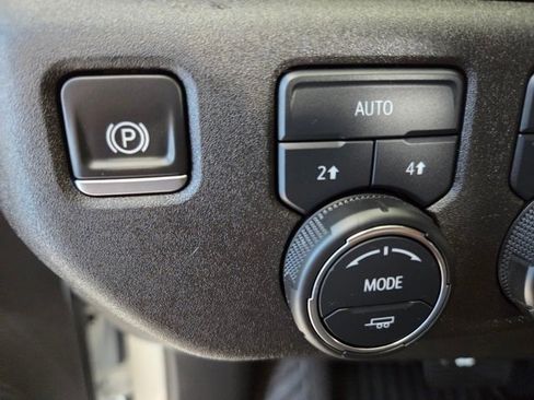 Used 2024 Chevrolet Silverado 1500 LT image 25