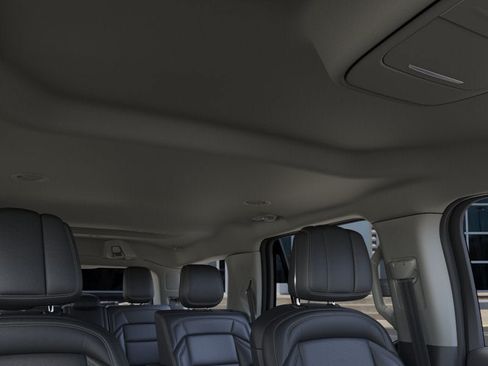 New 2026 Lincoln Navigator Premiere AWD/4WD image 22