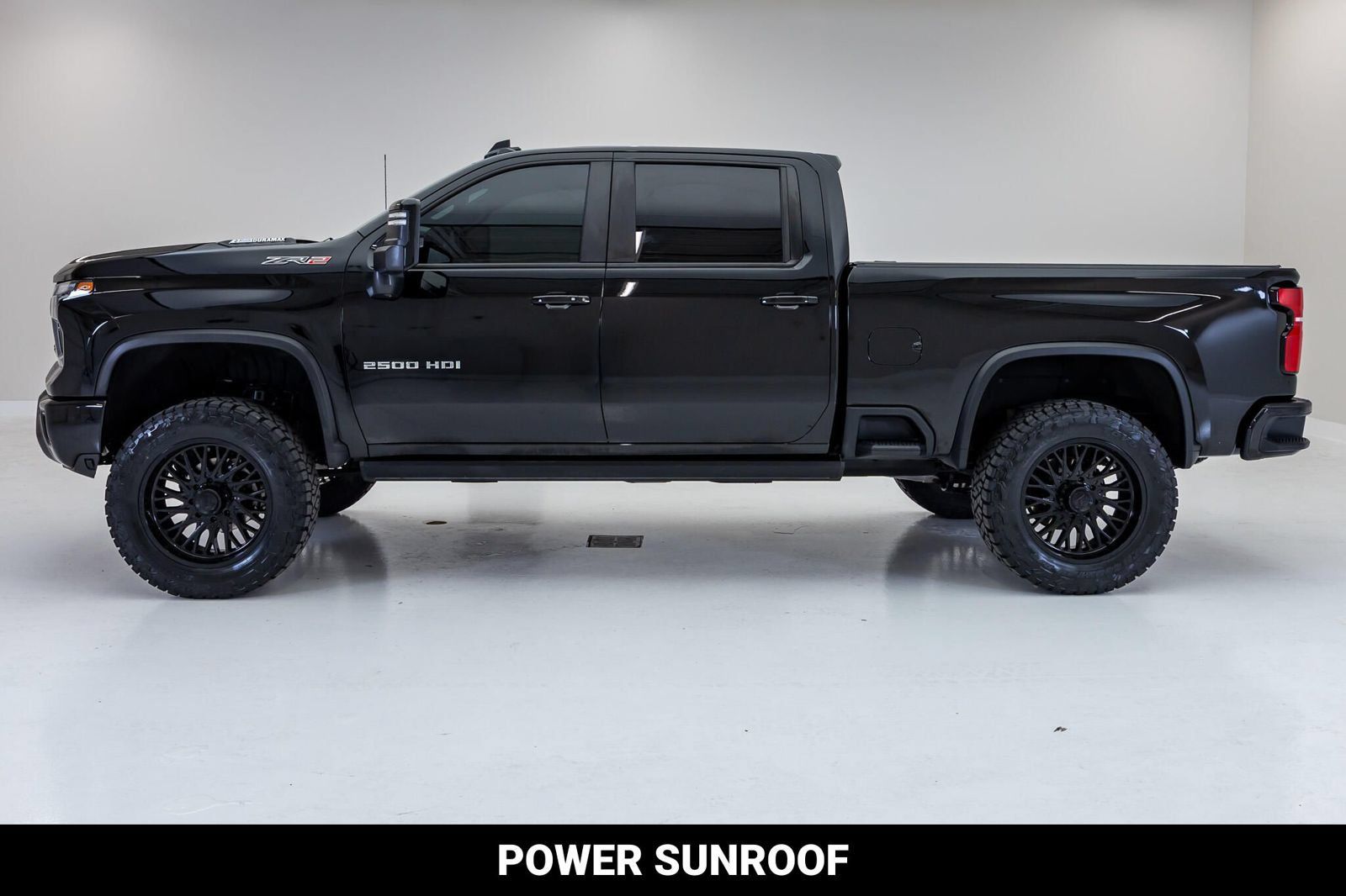 Used 2025 Chevrolet Silverado 2500 ZR2 w/ Technology Package AWD/4WD image 6