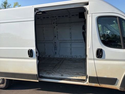 Used 2025 RAM ProMaster 2500 w/ Convenience Group image 13