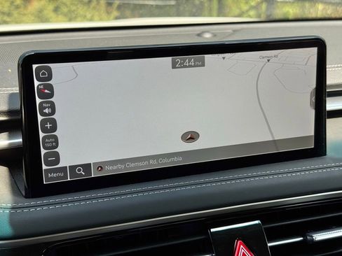 Used 2025 Genesis G70 2.5T image 3