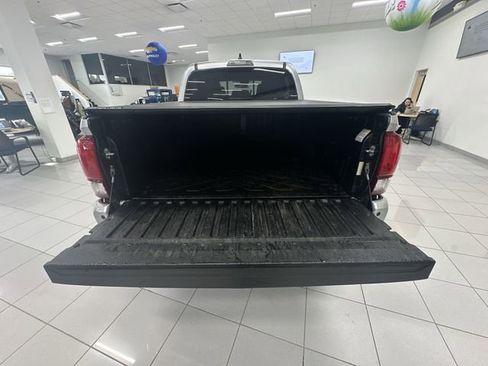 Used 2023 Toyota Tacoma SR5 AWD/4WD image 29