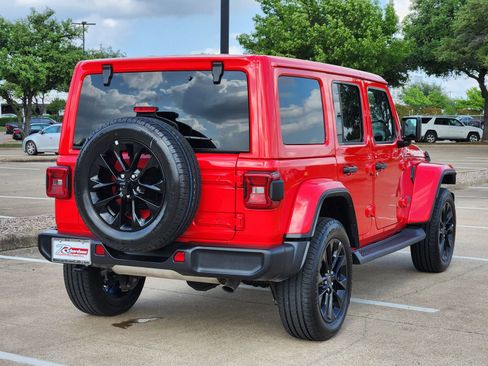 Used 2025 Jeep Wrangler Unlimited Sahara AWD/4WD image 6