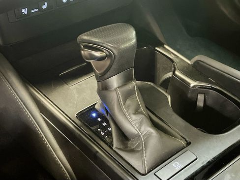 Used 2024 Lexus ES 350 F Sport w/ Accessory Package (Z2) FWD image 17