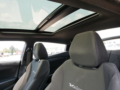 Used 2017 Hyundai Veloster Value Edition FWD image 20