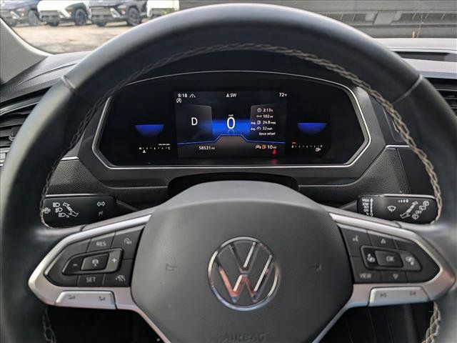 Used 2022 Volkswagen Tiguan SE AWD/4WD image 36