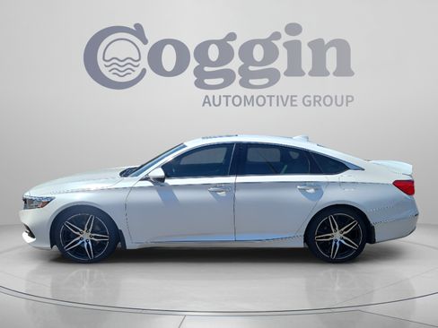 Used 2022 Honda Accord Touring image 2