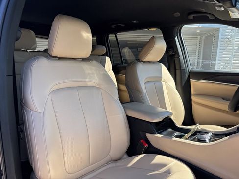 Used 2024 Jeep Grand Cherokee L Limited w/ Luxury Tech Group II image 16