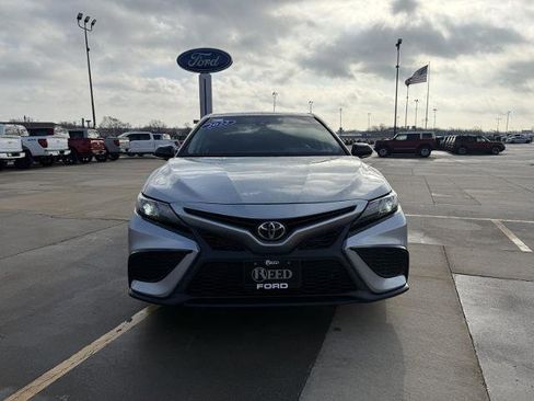 Used 2022 Toyota Camry SE w/ Convenience Package image 3
