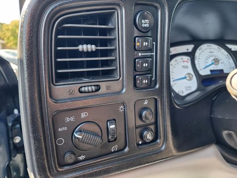 Used 2005 Chevrolet Avalanche Z71 w/ Sun And Sound Package image 12