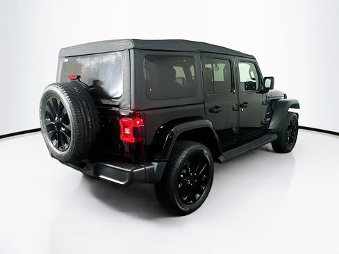 Used 2023 Jeep Wrangler Unlimited Sahara w/ Cold Weather Group AWD/4WD image 9
