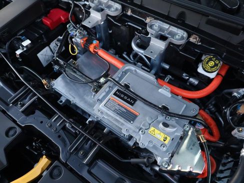 New 2026 Nissan Leaf Platinum+ w/ Cargo Package (Platinum+) image 28