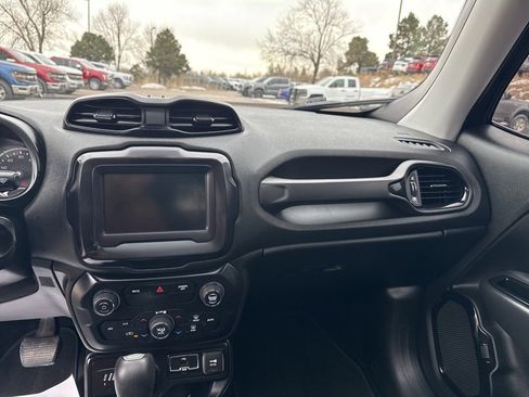 Used 2018 Jeep Renegade Altitude image 16