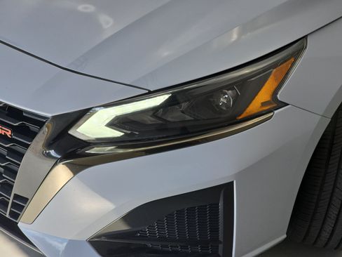 Certified 2023 Nissan Altima 2.5 SR w/ SR Premium Package FWD image 32