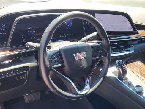 Used 2022 Cadillac Escalade Luxury AWD/4WD image 5