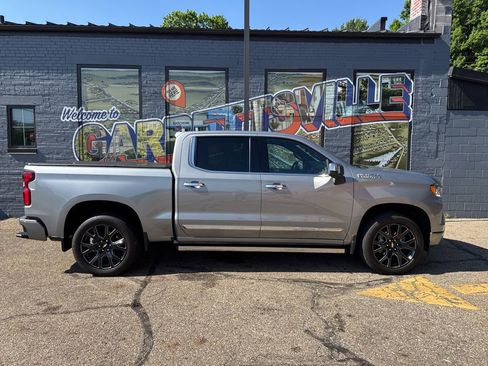 Used 2024 Chevrolet Silverado 1500 High Country w/ Technology Package AWD/4WD image 35