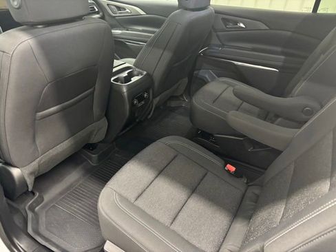 Used 2025 Chevrolet Traverse LT w/ Driver Confidence Package FWD image 12