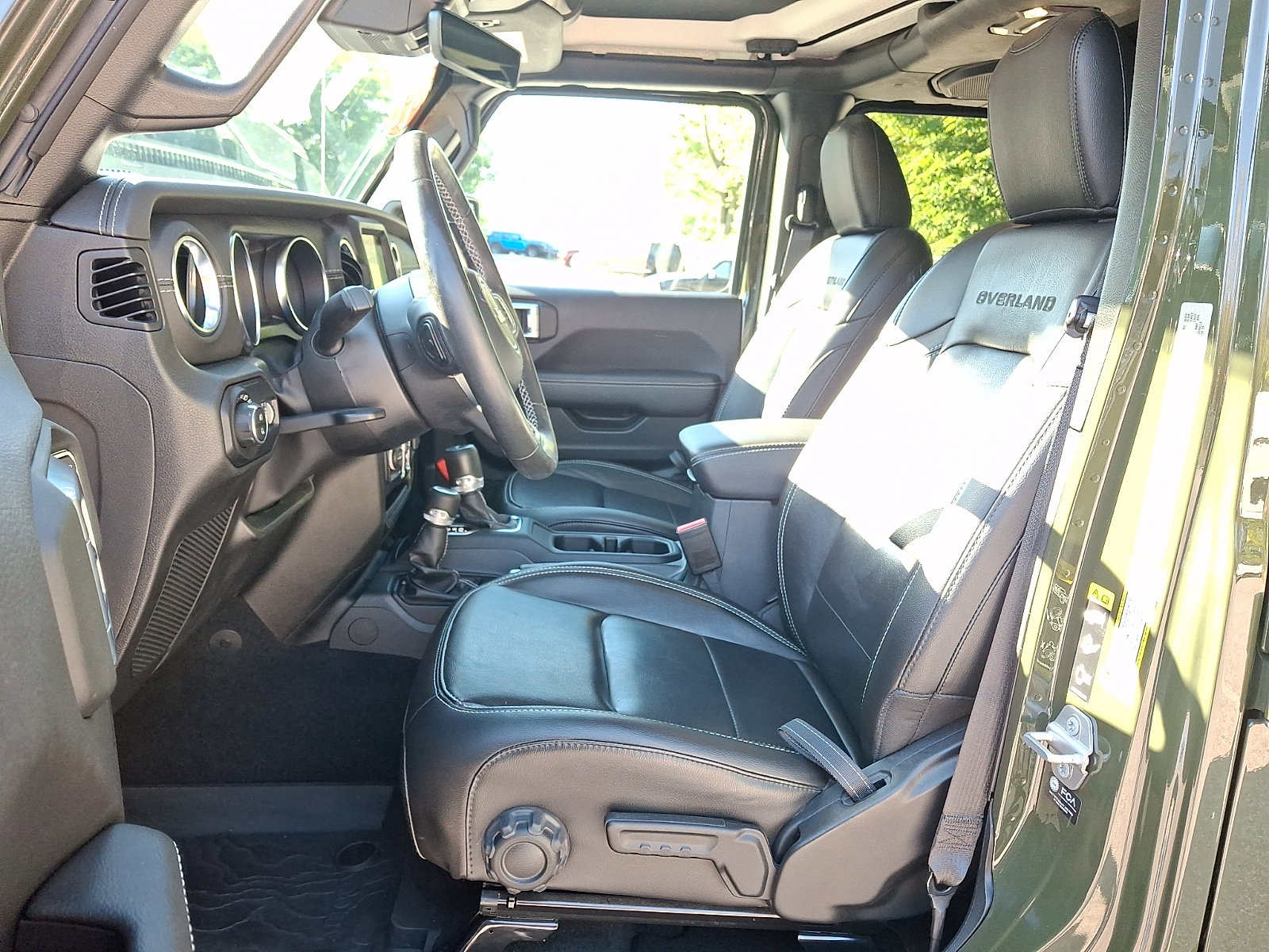 Used 2022 Jeep Gladiator Overland w/ Popular Equipment Package AWD/4WD image 14