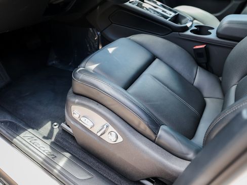 Certified 2025 Porsche Macan image 14