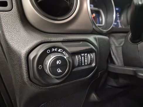 Used 2021 Jeep Gladiator Willys image 18