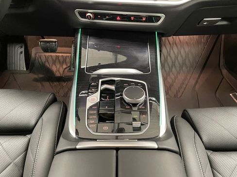Certified 2025 BMW X7 xDrive40i w/ M Sport Package AWD/4WD image 9