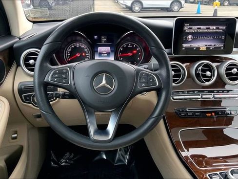 Used 2018 Mercedes-Benz GLC 300 4MATIC image 4