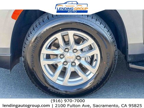 Used 2022 Chevrolet Suburban LT RWD image 9