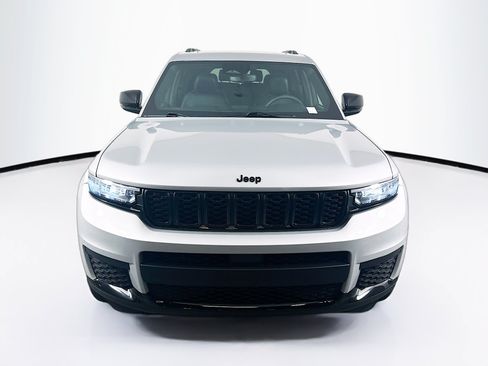 Used 2023 Jeep Grand Cherokee L Laredo AWD/4WD image 2