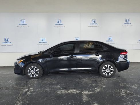 Used 2022 Toyota Corolla LE image 3