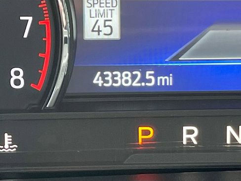 Used 2022 Ford Explorer XLT w/ Equipment Group 202A image 12