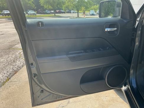 Used 2015 Jeep Patriot High Altitude AWD/4WD image 14