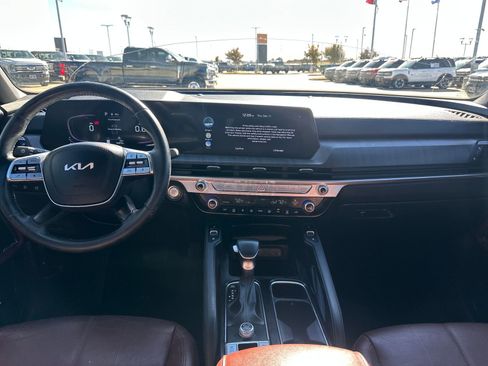 Used 2023 Kia Telluride EX w/ EX Captain's Chair Package image 12