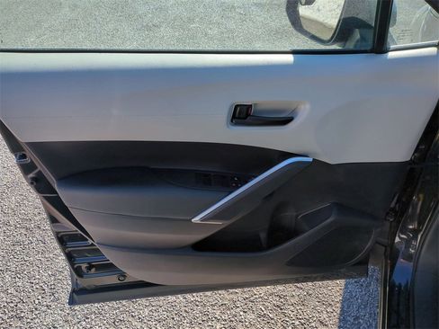 Used 2023 Toyota Corolla Cross LE image 7