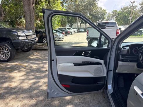 Used 2022 Kia Carnival SX FWD image 27
