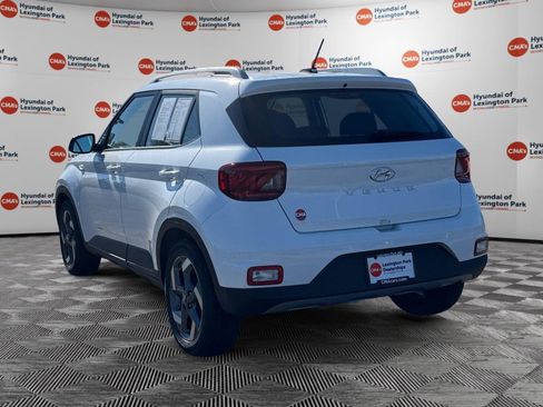 Certified 2025 Hyundai Venue SEL image 5