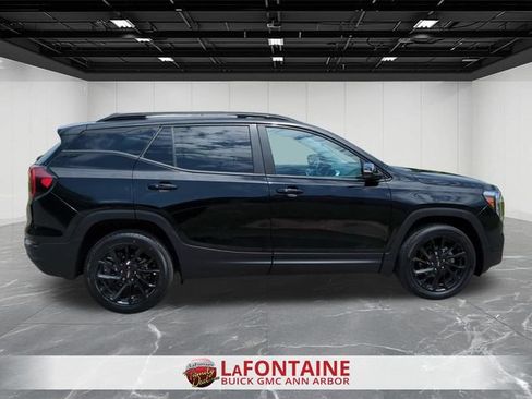 Used 2024 GMC Terrain SLE w/ Driver Convenience Package AWD/4WD image 9