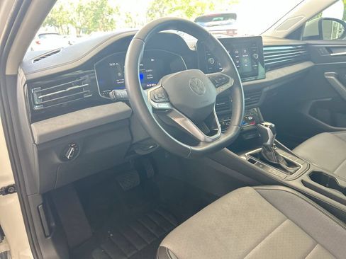 Certified 2025 Volkswagen Jetta SE FWD image 12