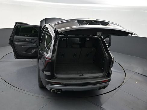 Used 2024 Chevrolet Traverse LT image 29