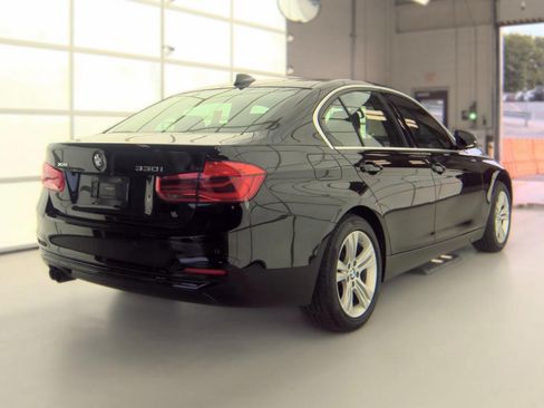 Used 2017 BMW 330i xDrive Sedan w/ Premium Package AWD/4WD image 2