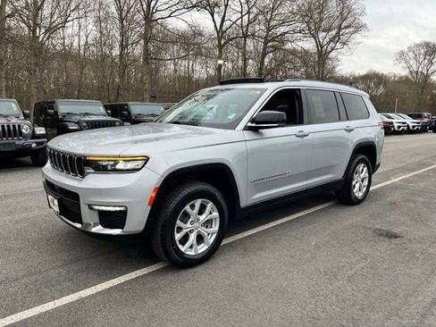 Used 2023 Jeep Grand Cherokee L Limited AWD/4WD image 2