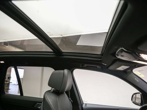 Used 2022 BMW X5 xDrive40i w/ M Sport Package AWD/4WD image 18