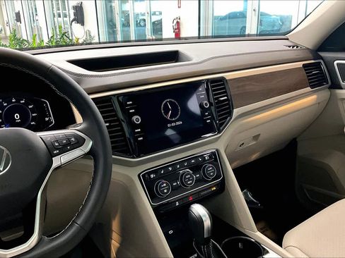 Used 2023 Volkswagen Atlas SE w/ Panoramic Sunroof Package image 6